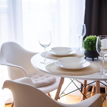Appartamento Business And Travel Lounge With Private Parking Timisoara Esterno foto