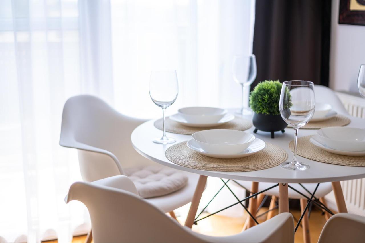Appartamento Business And Travel Lounge With Private Parking Timisoara Esterno foto