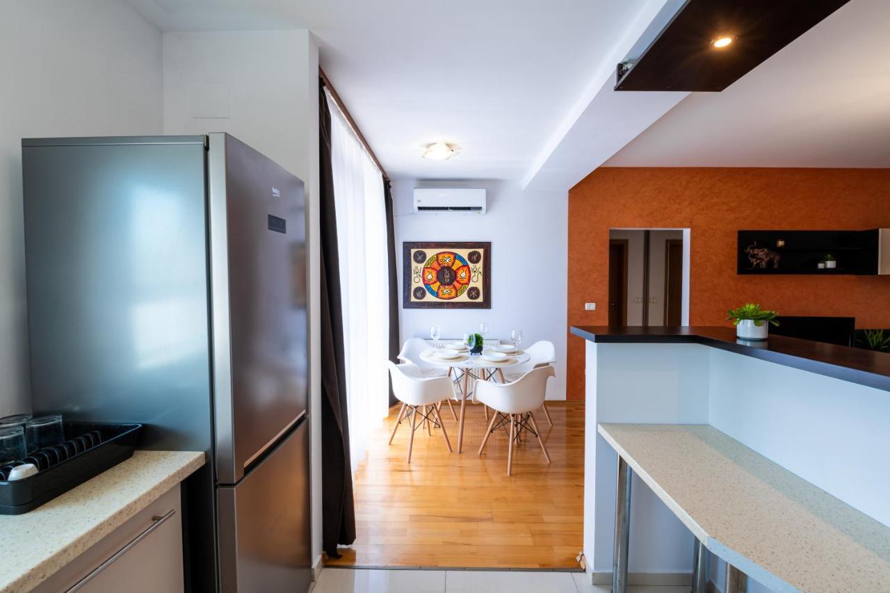 Appartamento Business And Travel Lounge With Private Parking Timisoara Esterno foto